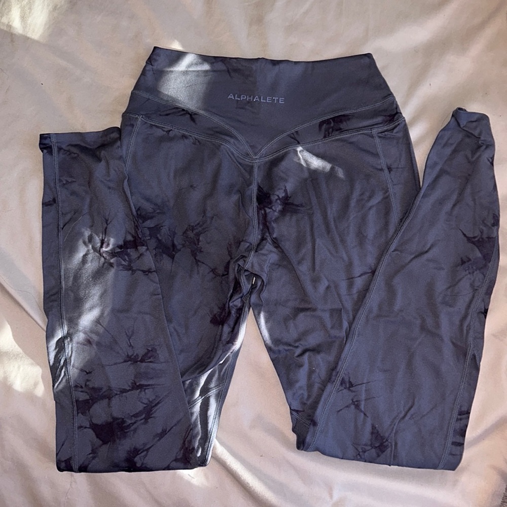 Alphalete surface pocket leggings